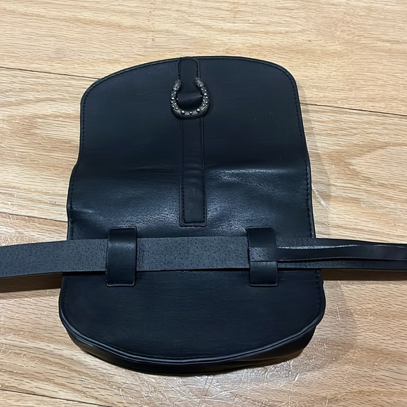 Black ADLO Belt Bag - Picture 4 of 6